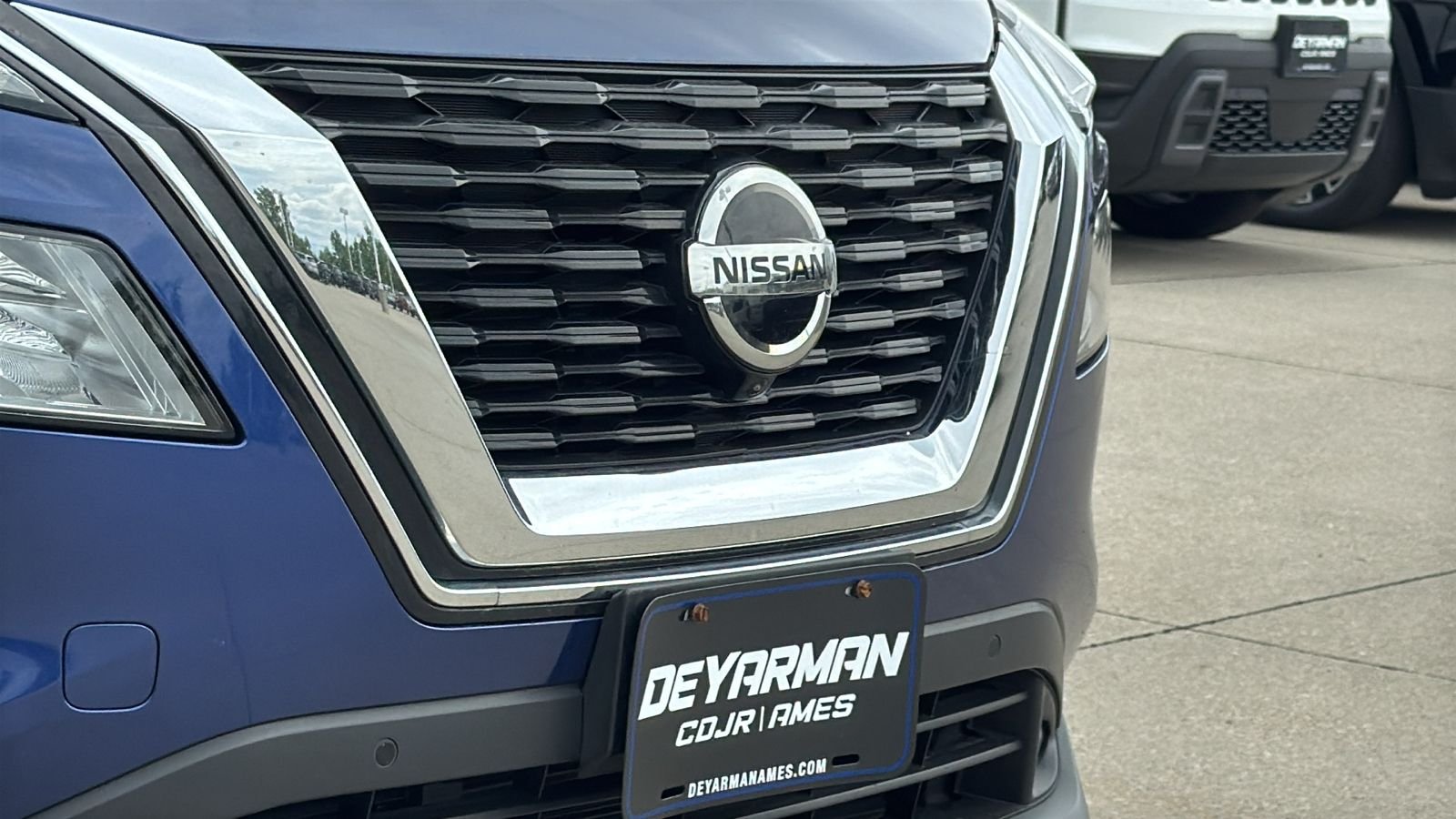 Used 2021 Blue Nissan SL image 3
