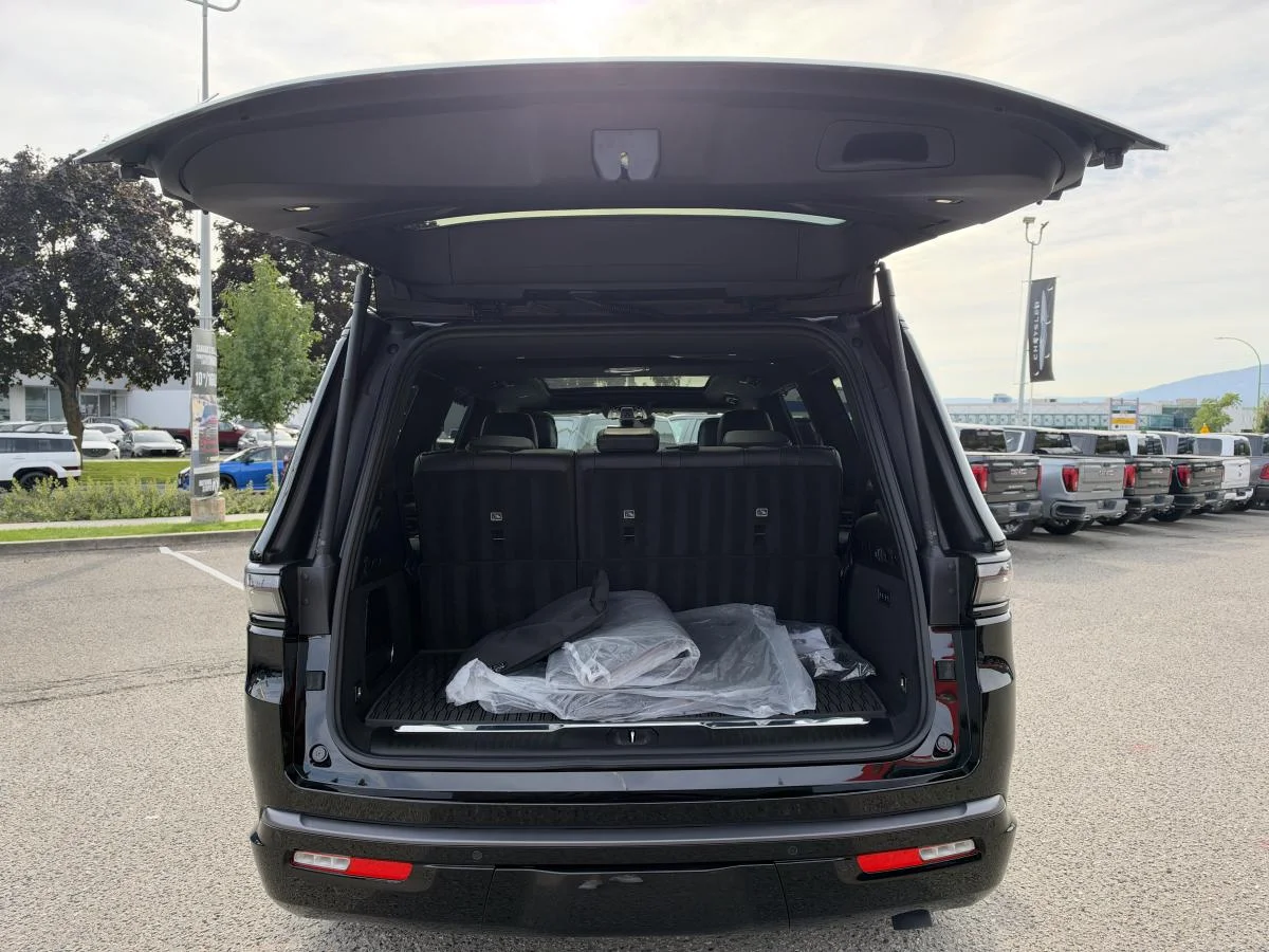 New 2026 Black Jeep Summit Obsidian image 6