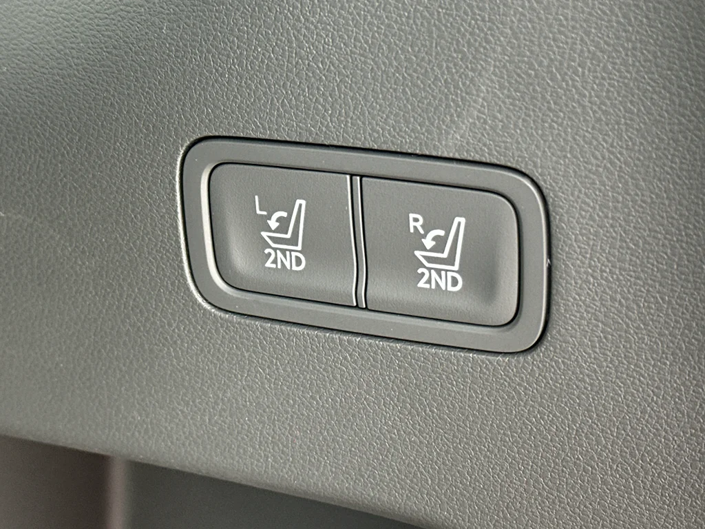 New 2026 Shimmering Silver Hyundai SE image 32
