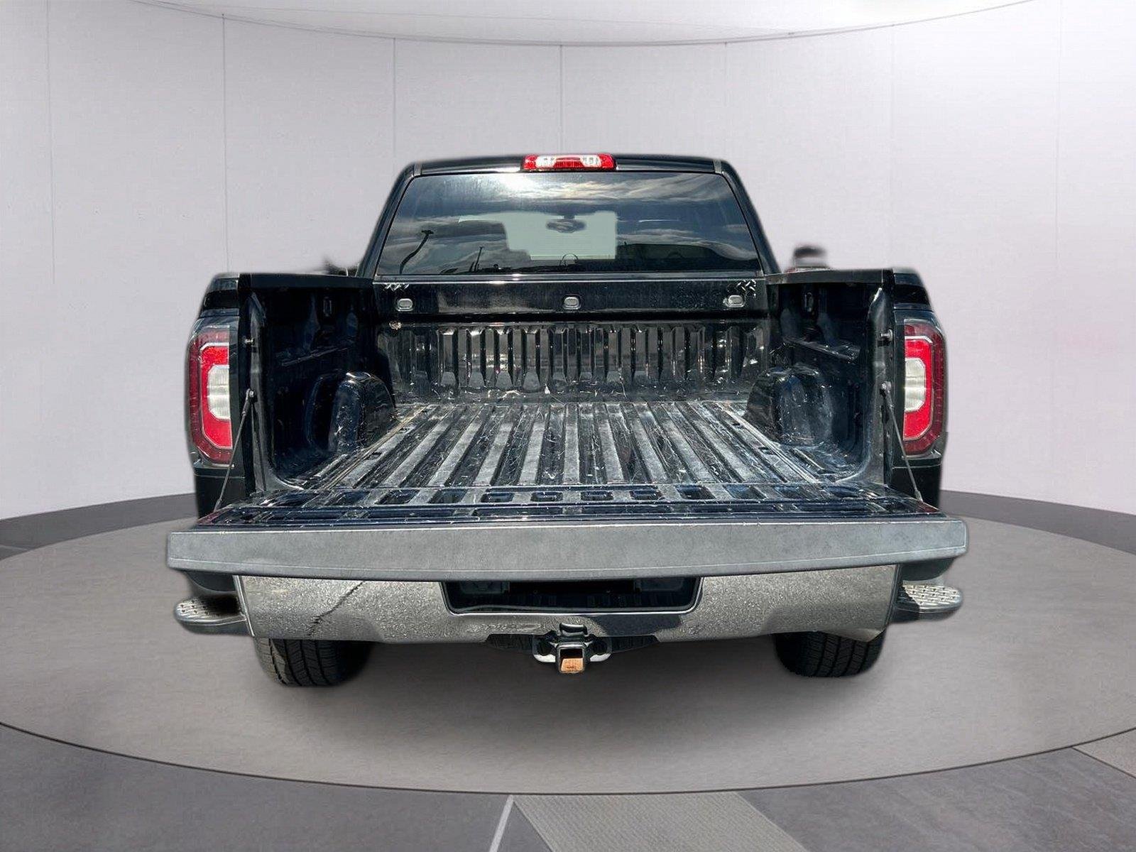 Used 2018 ONYX BLACK GMC SLT image 6