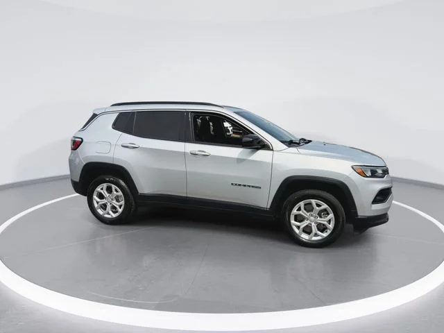 Used 2024 Silver Jeep Latitude image 2