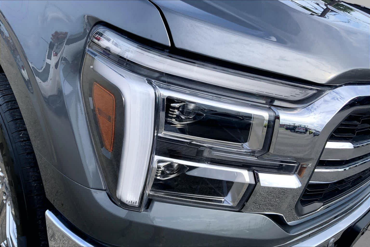 Used 2026 Carbonized Gray Metallic Ford LARIAT image 28