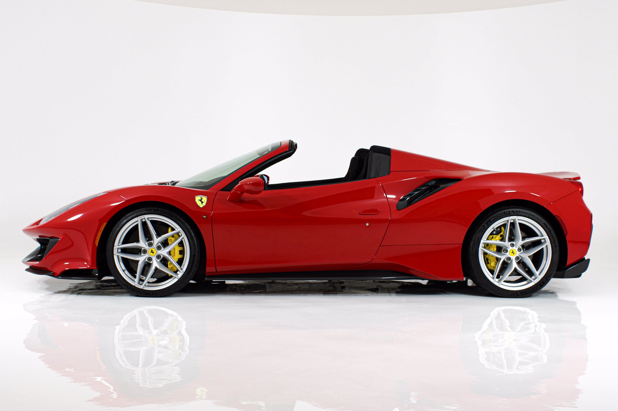 Certified Used 2019 Red Ferrari  image 4