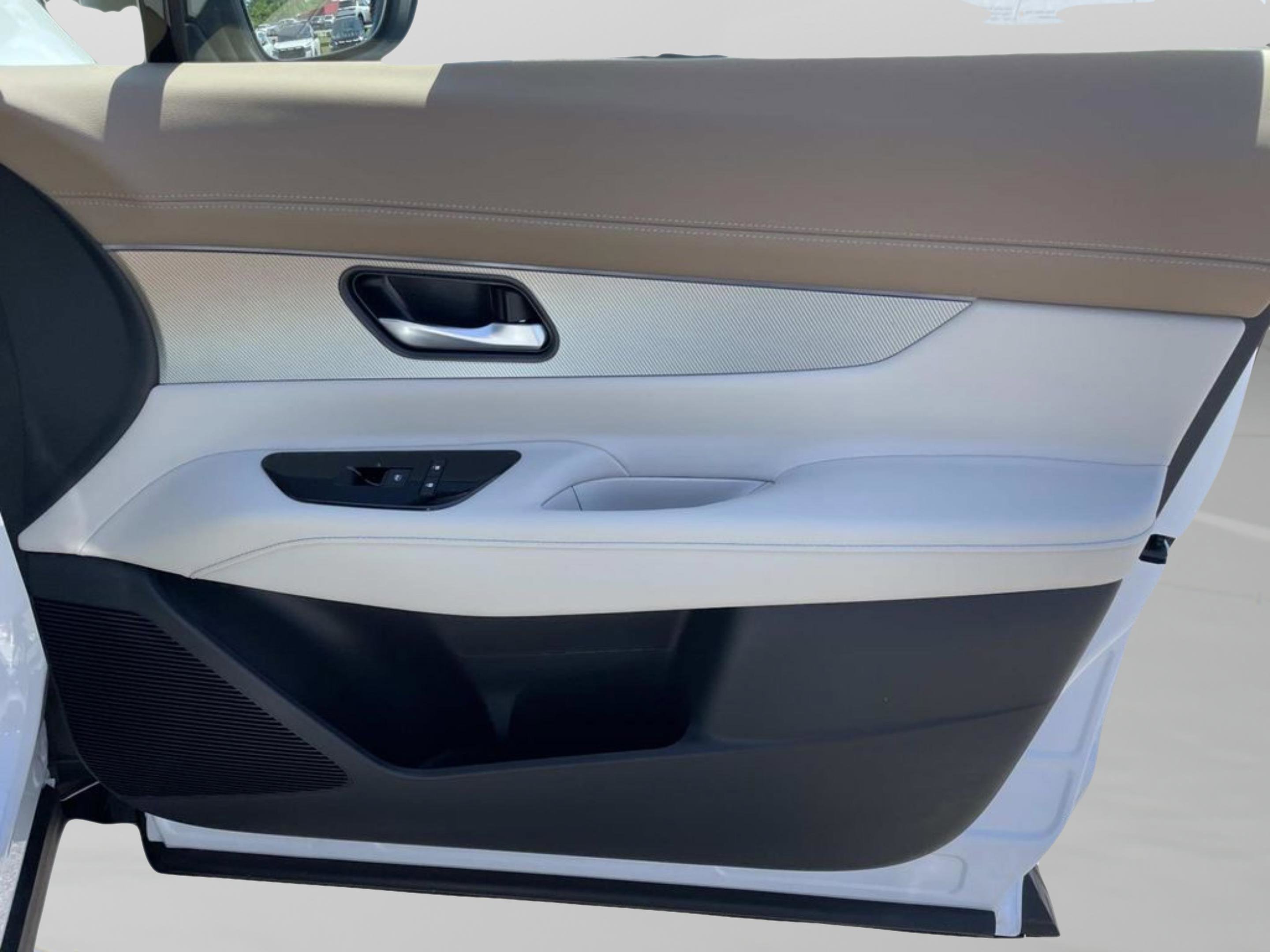 New 2026 Everest White Pearl TriCoat / Super Black Two-tone Nissan Platinum image 16