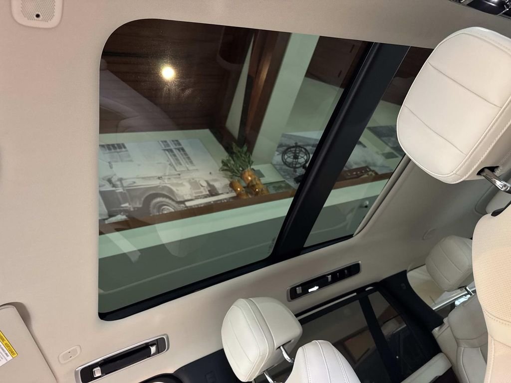 New 2026 Constellation Blue Ultra Metallic Gloss LAND ROVER SE LWB 7-Seats / V8 image 11