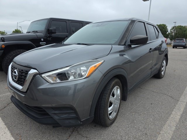 Used 2020 Gray Nissan S image 3