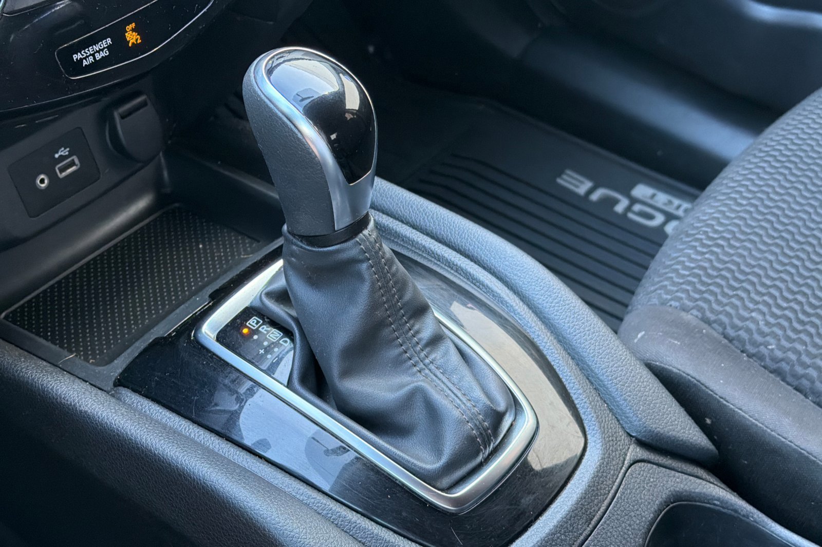 Used 2019 Magnetic Black Pearl Nissan S image 20