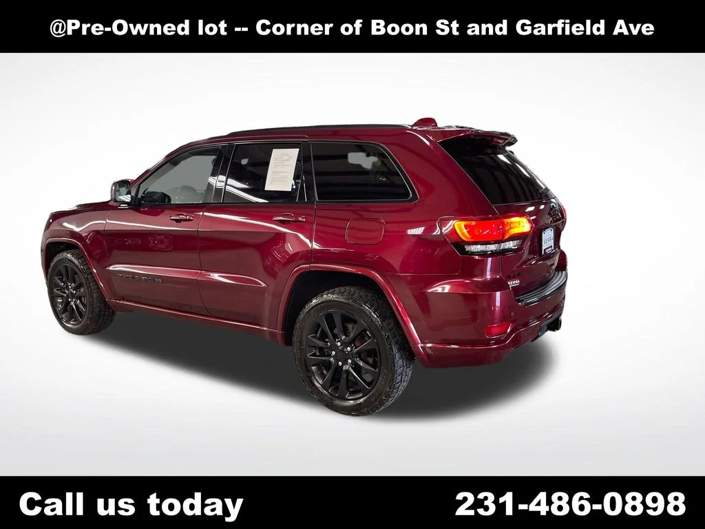 Used 2018 Red Jeep Altitude image 3