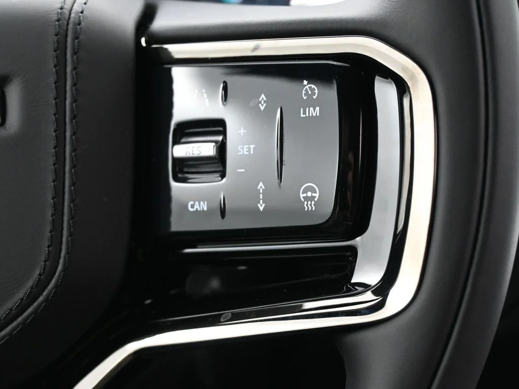 Certified Used 2026 White Land Rover Dynamic SE image 19