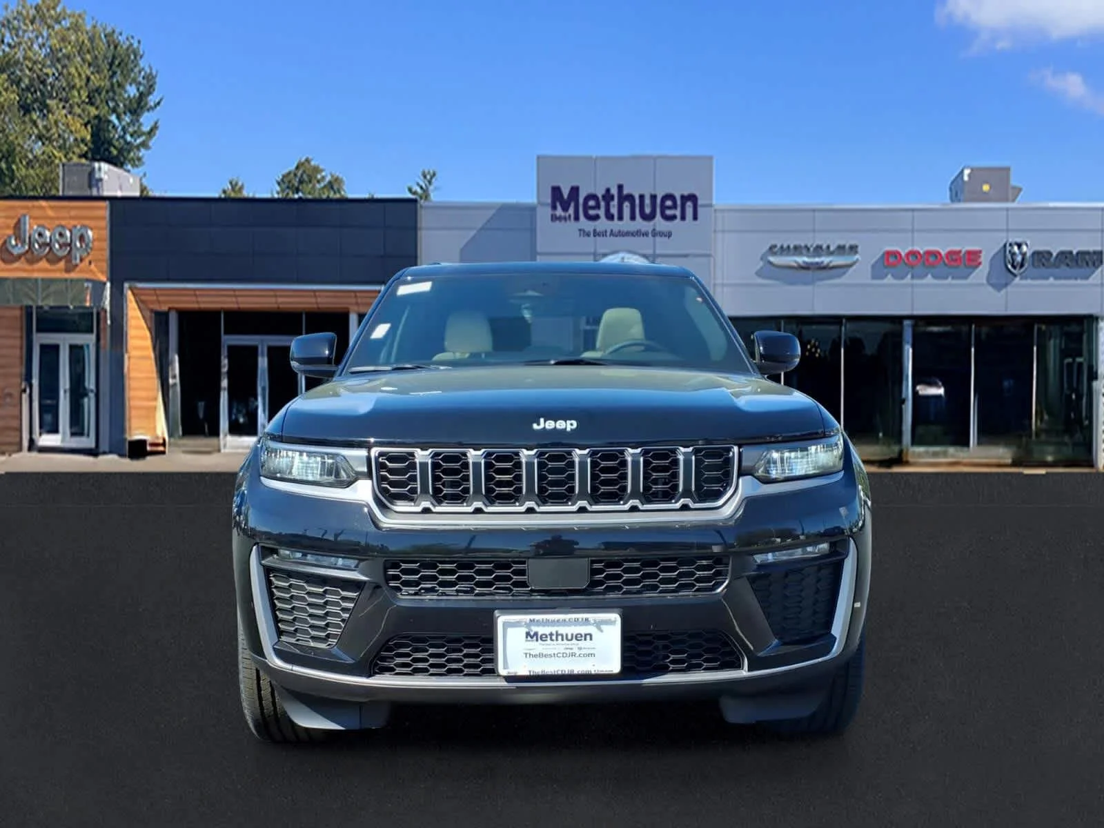 New 2026 Diamond Black Crystal Pearlcoat Jeep Limited image 2