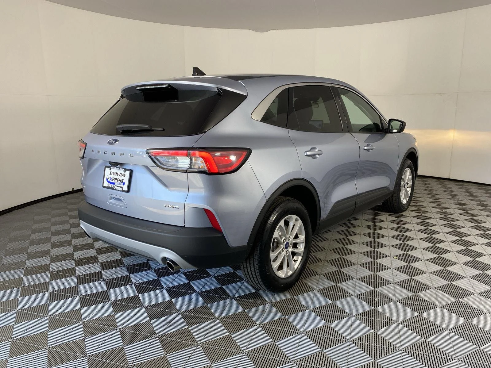 Used 2022 Iced Blue Silver Ford SE image 8