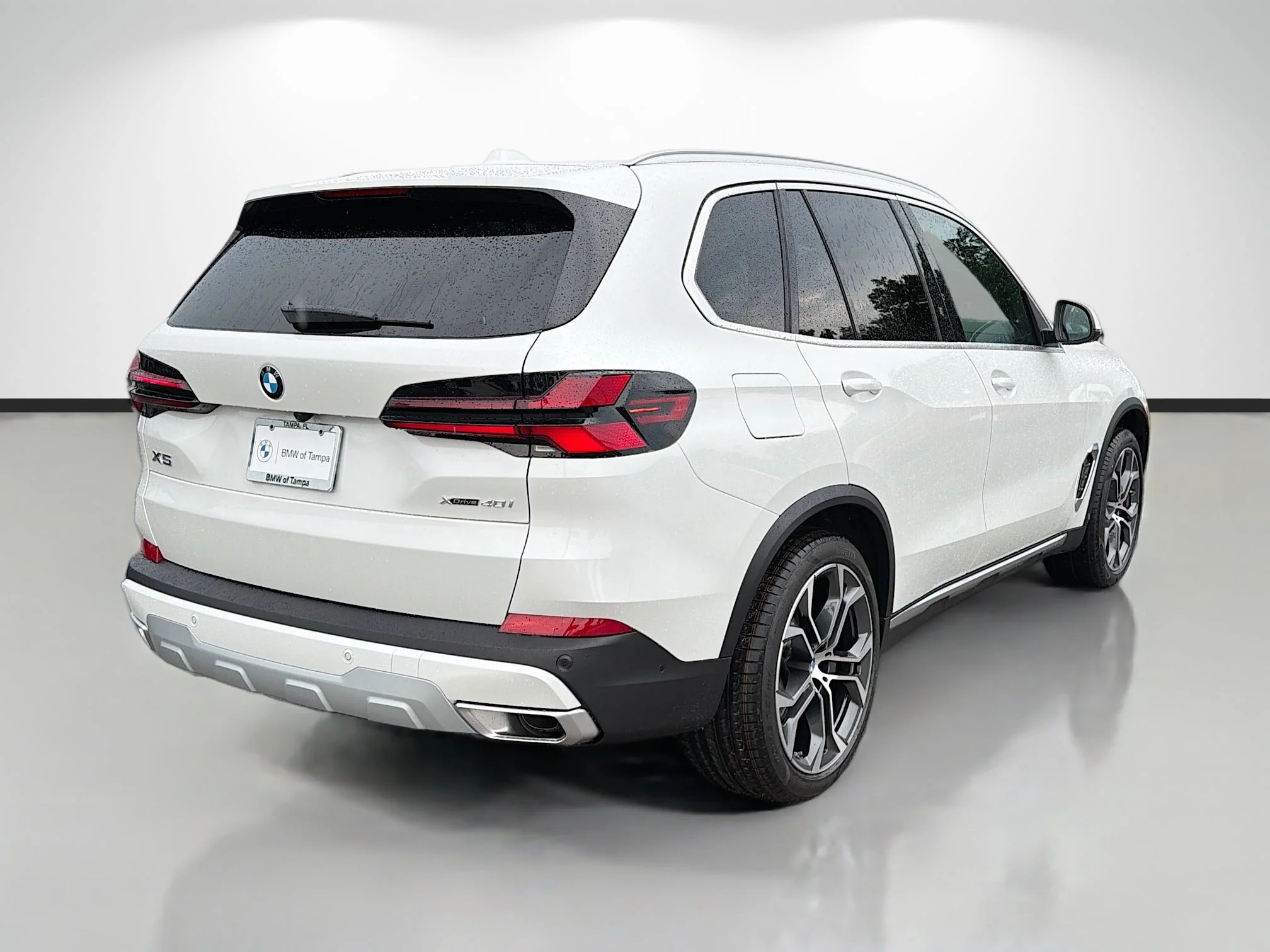 New 2026 Mineral White Metallic BMW xDrive40i image 3