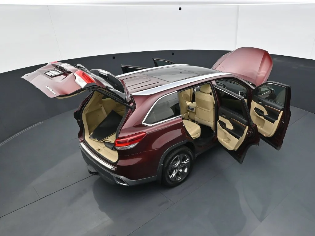 Used 2018 Ooh La La Rouge Mica Toyota Limited Platinum image 40