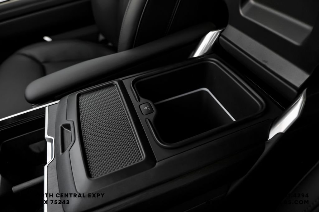 New 2026 1le Land Rover SE image 20