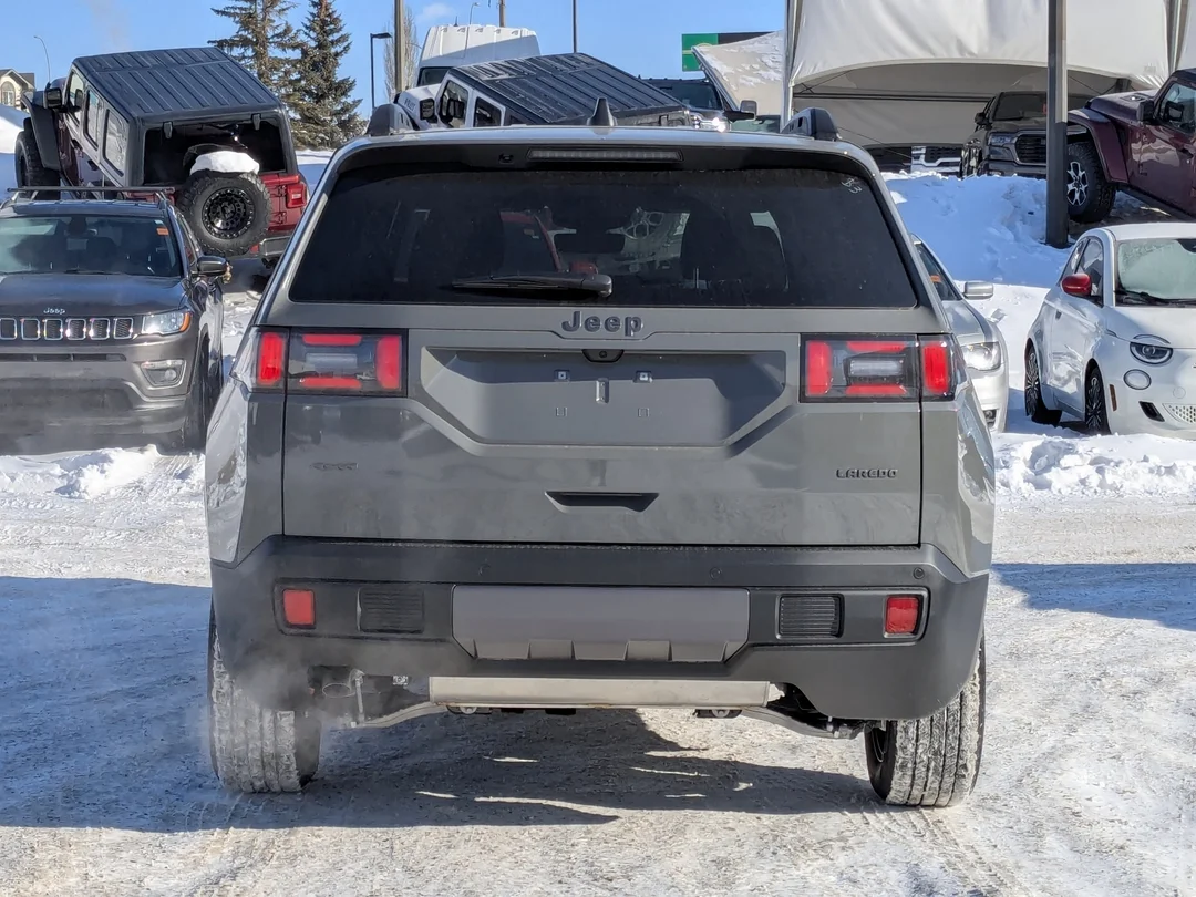 New 2026 Grey Jeep Laredo - - 4x4 - Adaptive Cruise - 12.3 Display - Heated Seats/Wheel - Remote Start & More! image 7