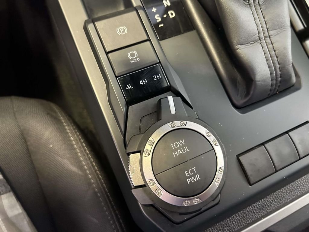 Used 2025  Toyota SR5 image 24