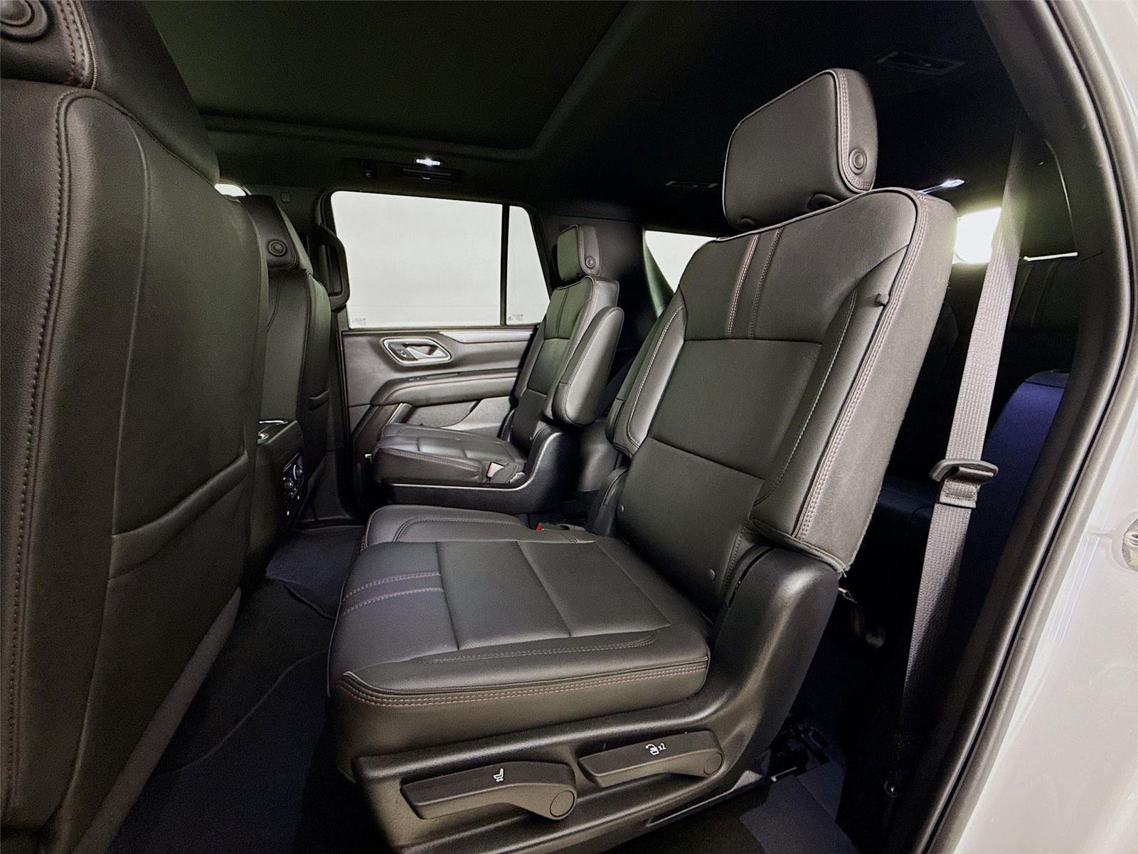 Used 2024 Summit White Chevrolet RST image 27
