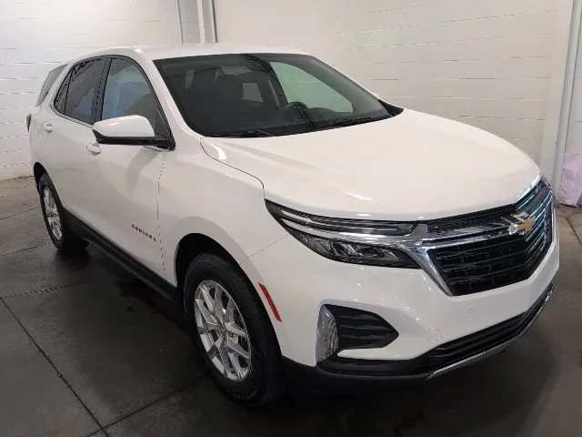 Used 2022 Summit White Chevrolet LT image 3