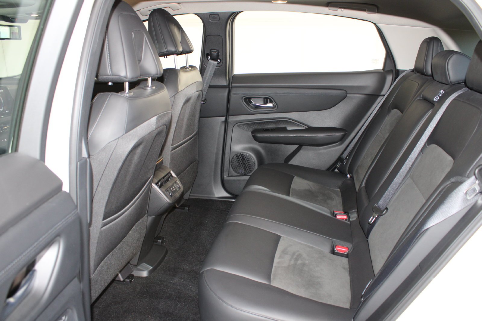 Used 2024 White Nissan EVOLVE+ e-4ORCE image 12