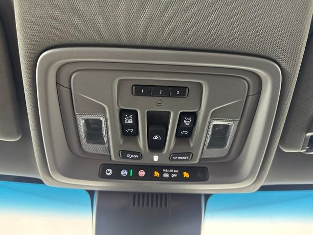 Used 2025 Summit White Chevrolet RST image 14