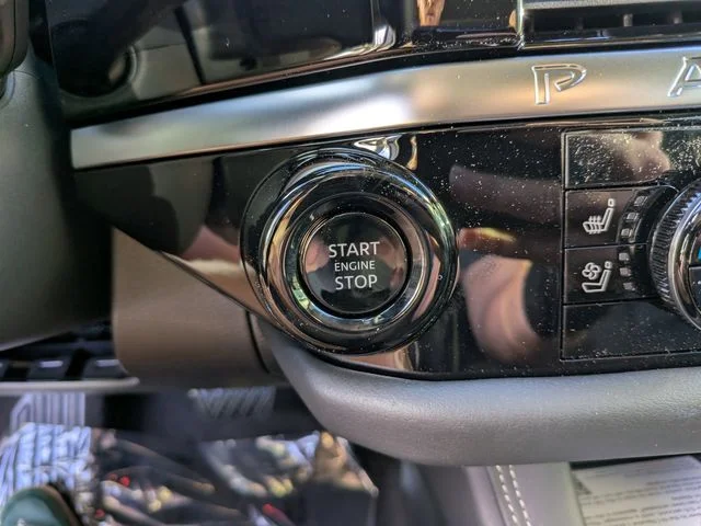 New 2026 Boulder Gray Pearl / Super Black Two-tone Nissan Platinum image 22