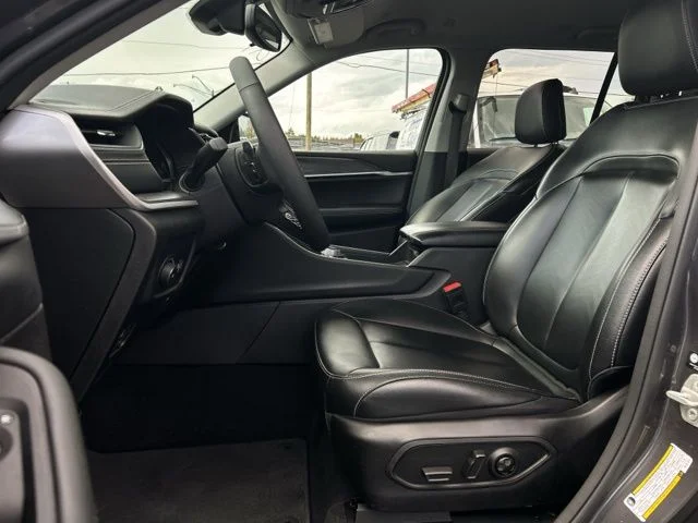 Used 2024 Gray Jeep Limited image 30