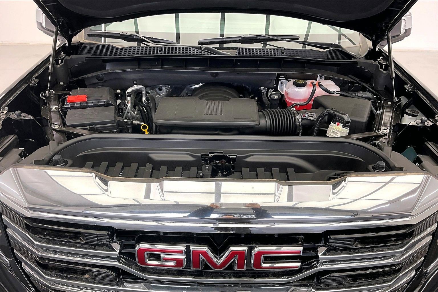 2026 GMC Sierra 1500 SLT - Photo 18