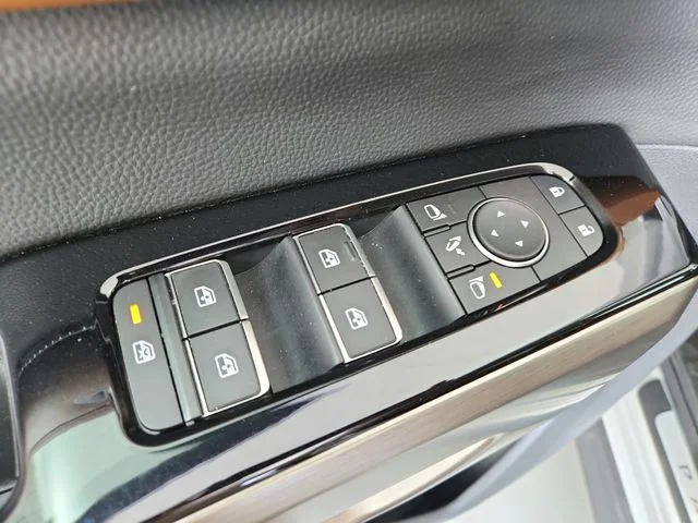 Used 2025 Silver Nissan Platinum image 39