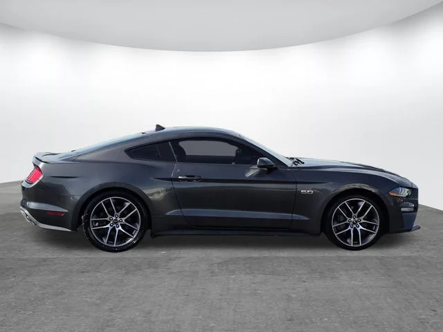 Used 2020 Magnetic Ford GT Premium image 3