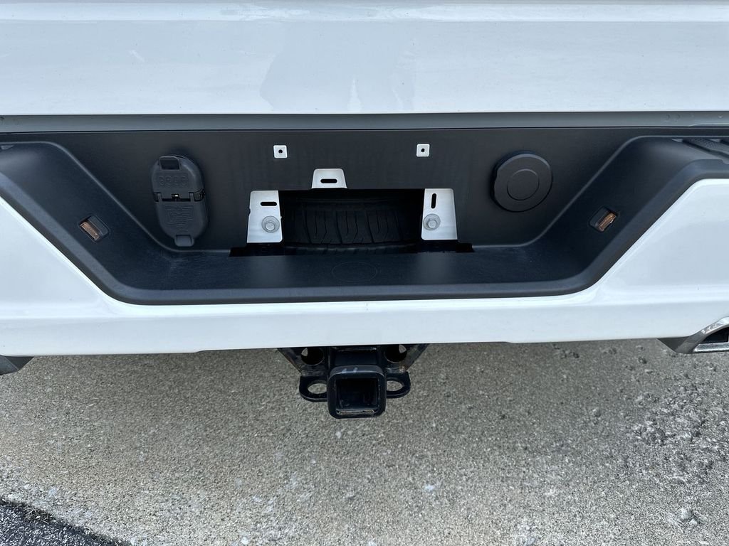 Used 2020 White Chevrolet Custom image 21