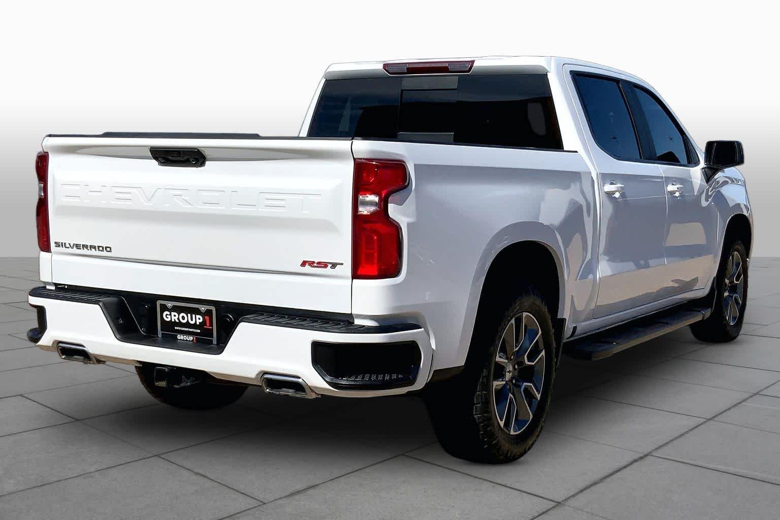 Used 2025 Summit White Chevrolet RST image 13
