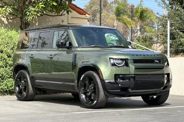 New 2026 Woolstone Green Land Rover X-Dynamic SE image 7