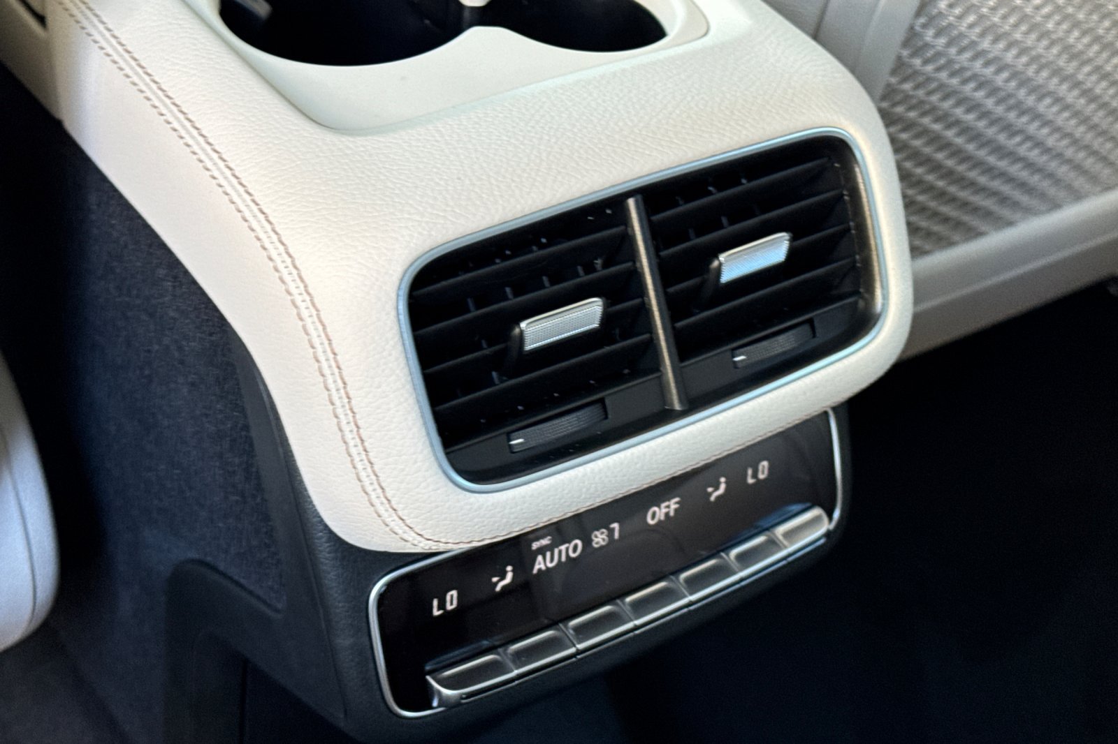 New 2027 Polar White Mercedes-Benz GLS 450 image 24