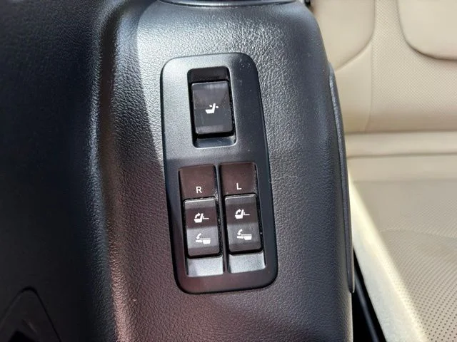 Used 2023 White Lexus 460 image 36