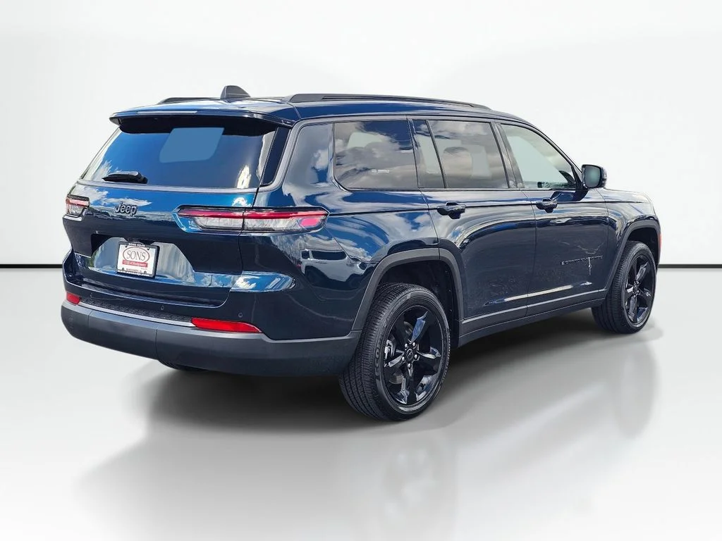 New 2027 Fathom Blue Pearl-Coat Paint Jeep Limited image 8