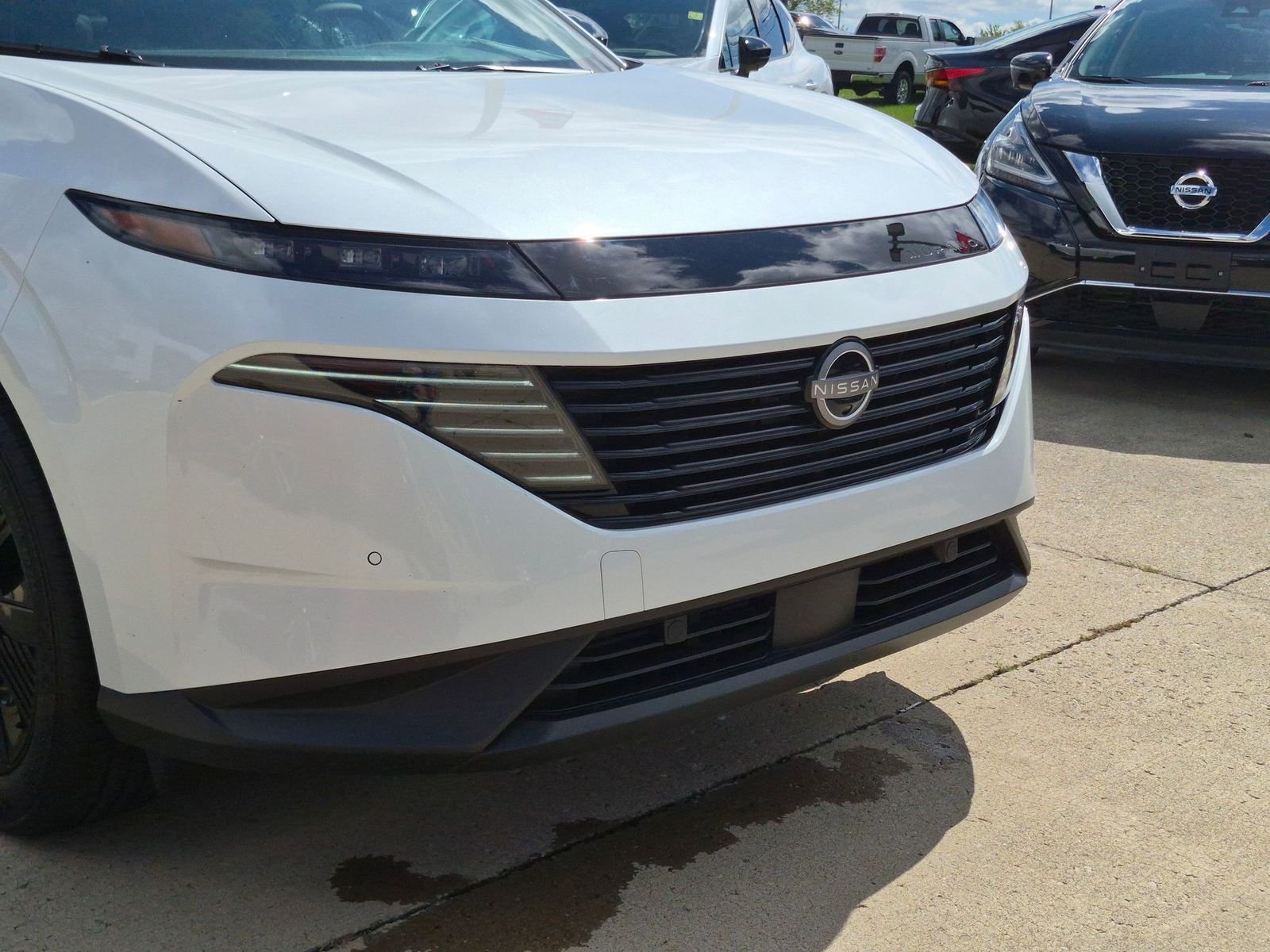 Certified Used 2025 White Pearl Nissan SV image 33