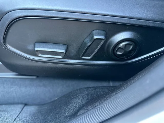 Used 2022 White Jeep Altitude image 13