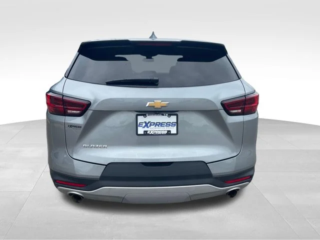 Used 2025 Gray Chevrolet LT image 5