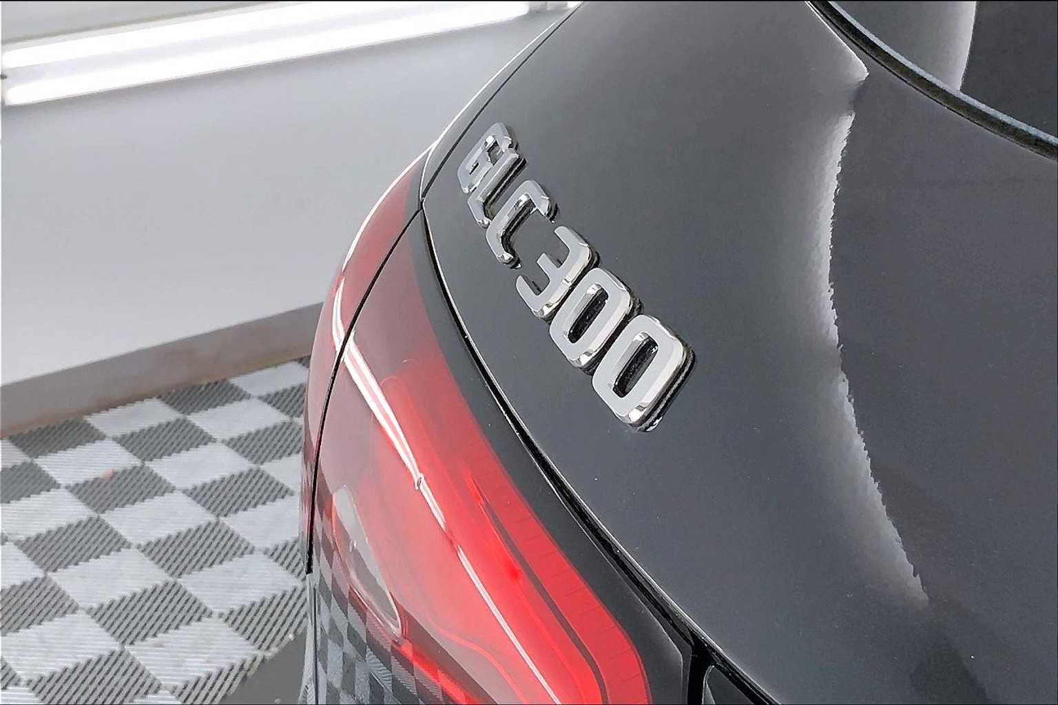 New 2026 Graphite Grey Metallic Mercedes-Benz GLC 300 image 7