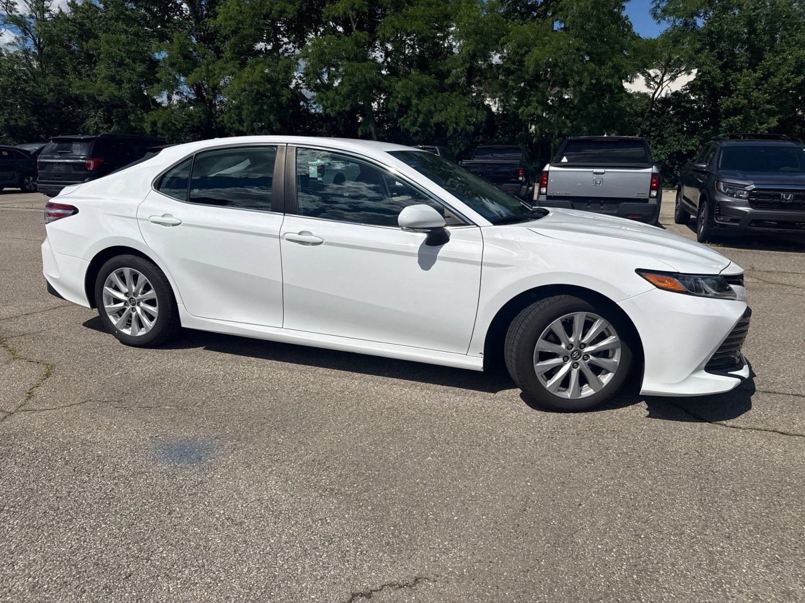 Used 2020 Super White Toyota LE image 26