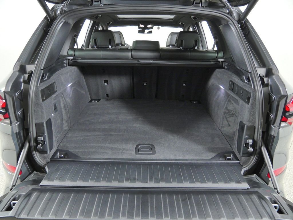New 2026 Dravit Grey Metallic BMW xDrive40i image 28