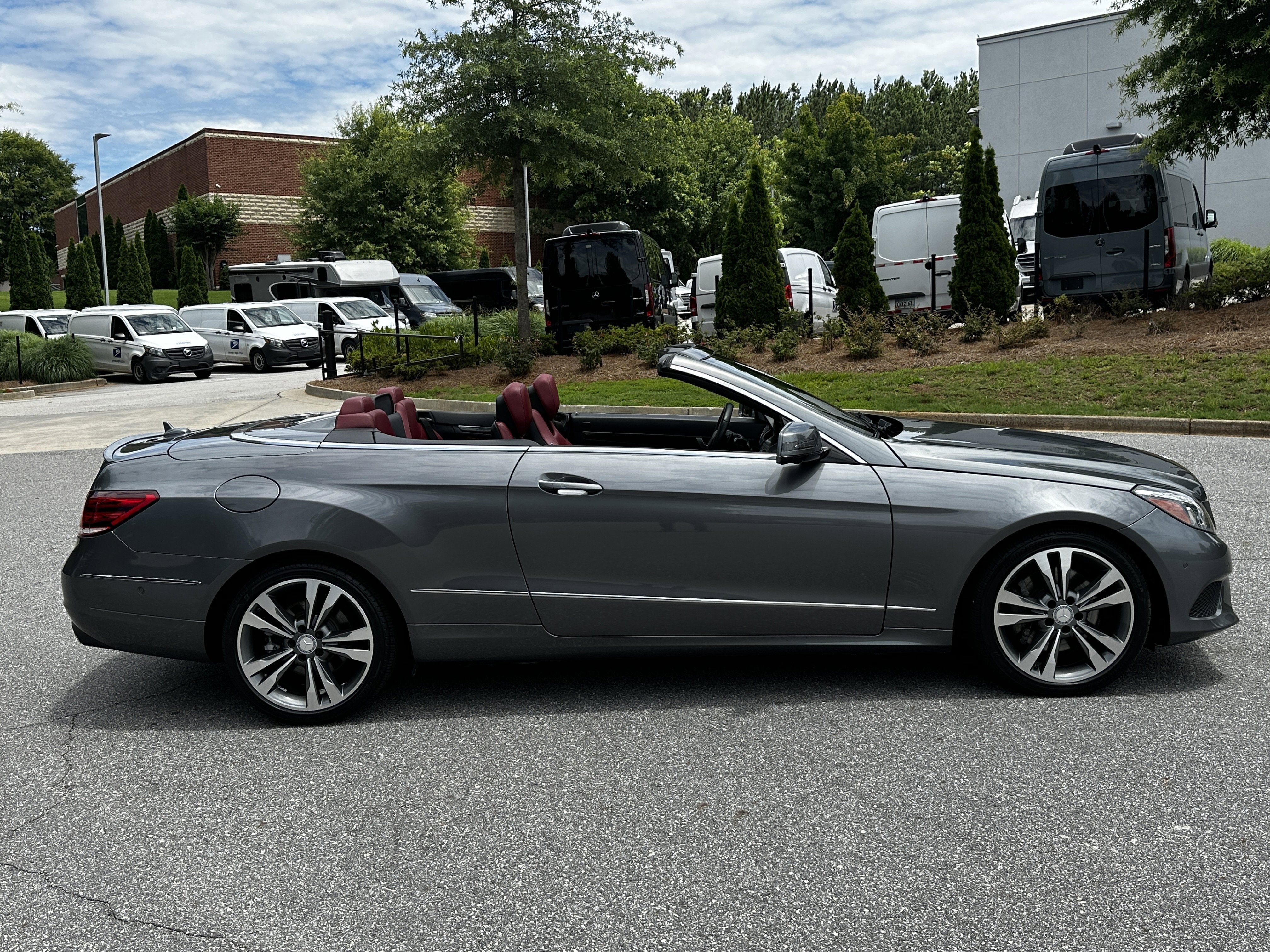 Used 2017 Gray Mercedes-Benz E 400 image 9