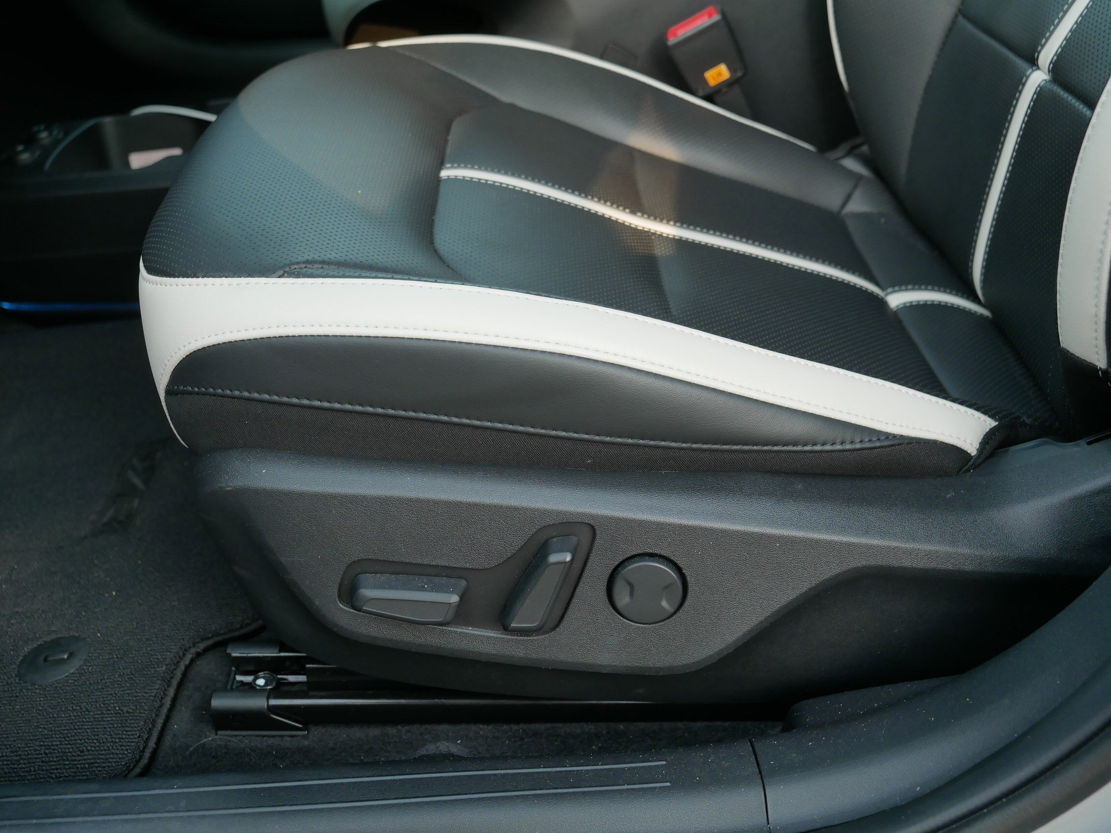 Used 2025 Wolf Gray Kia GT-Line image 21