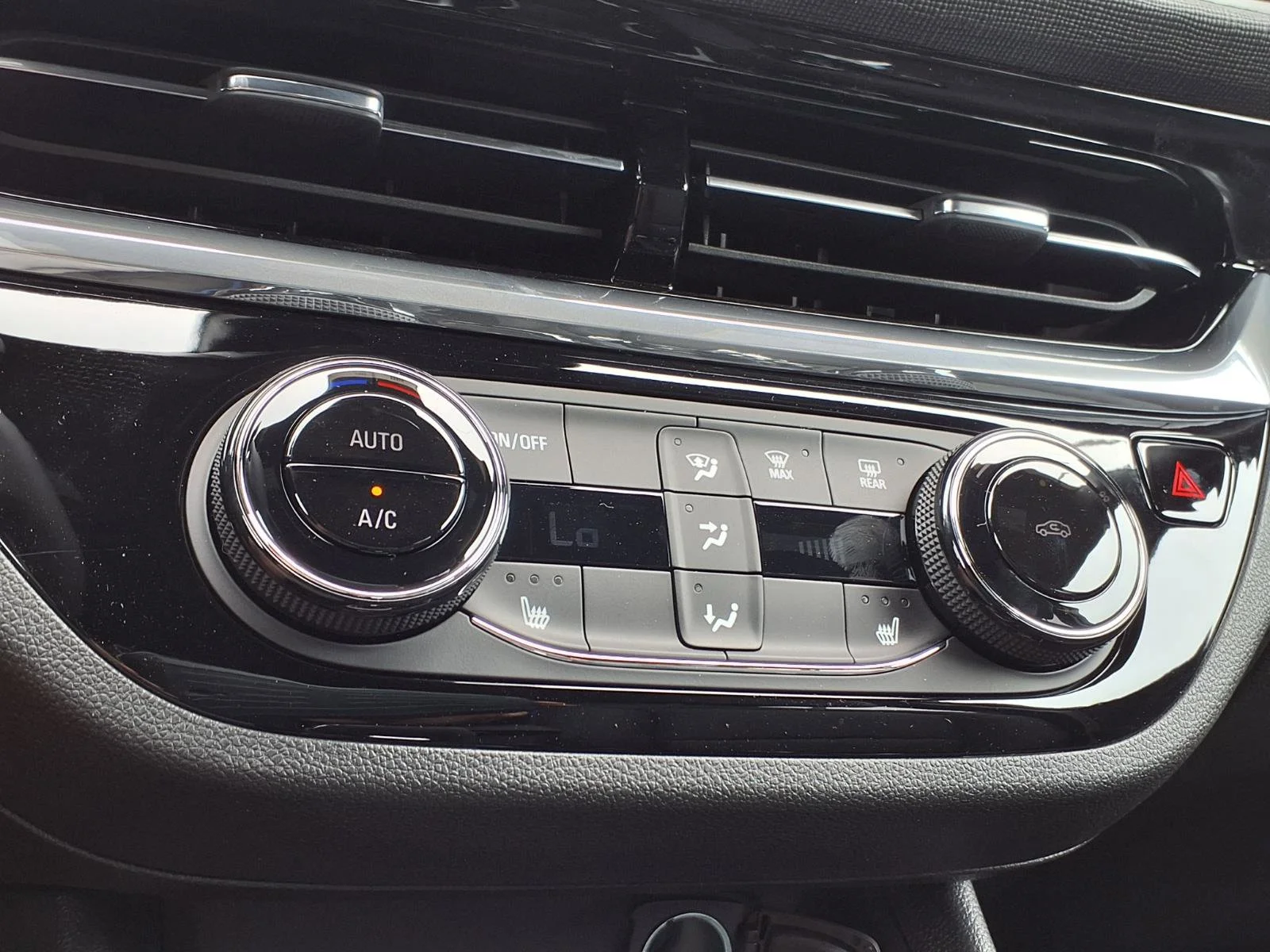 2026 Buick Envista Sport Touring - Photo 5