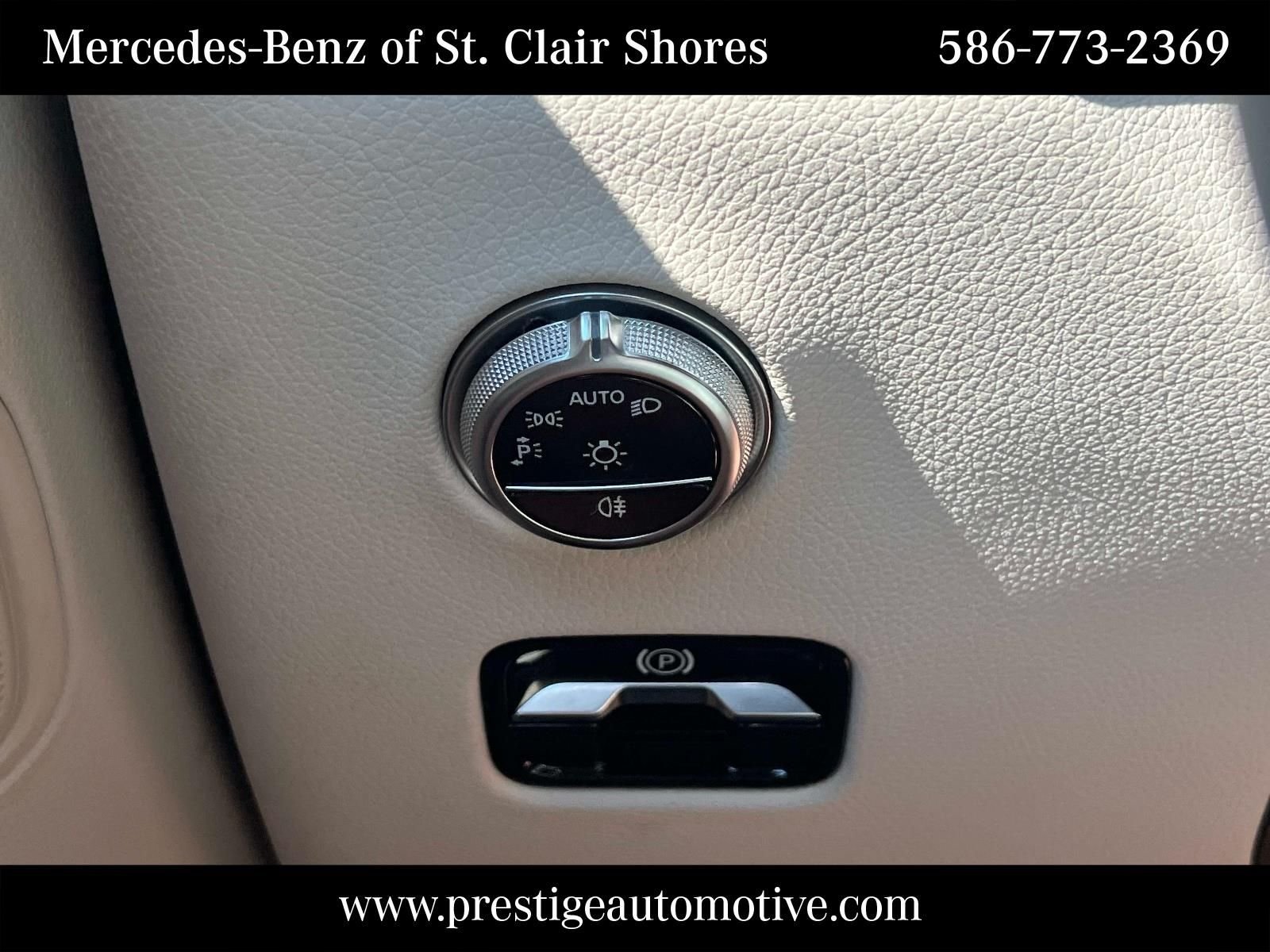 Certified Used 2025 White Mercedes-Benz GLC 300 image 30