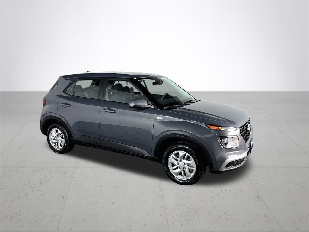 Used 2024 Gray Hyundai SE image 4