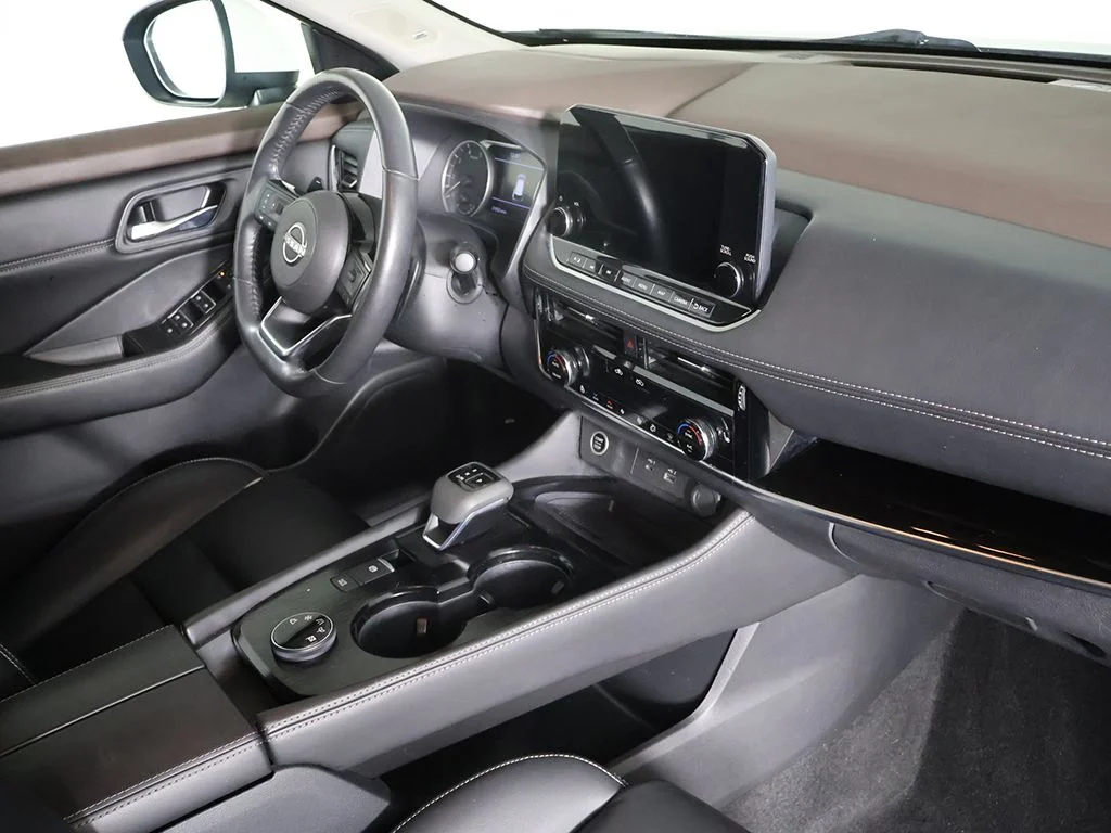 Used 2023 White Nissan SL image 28