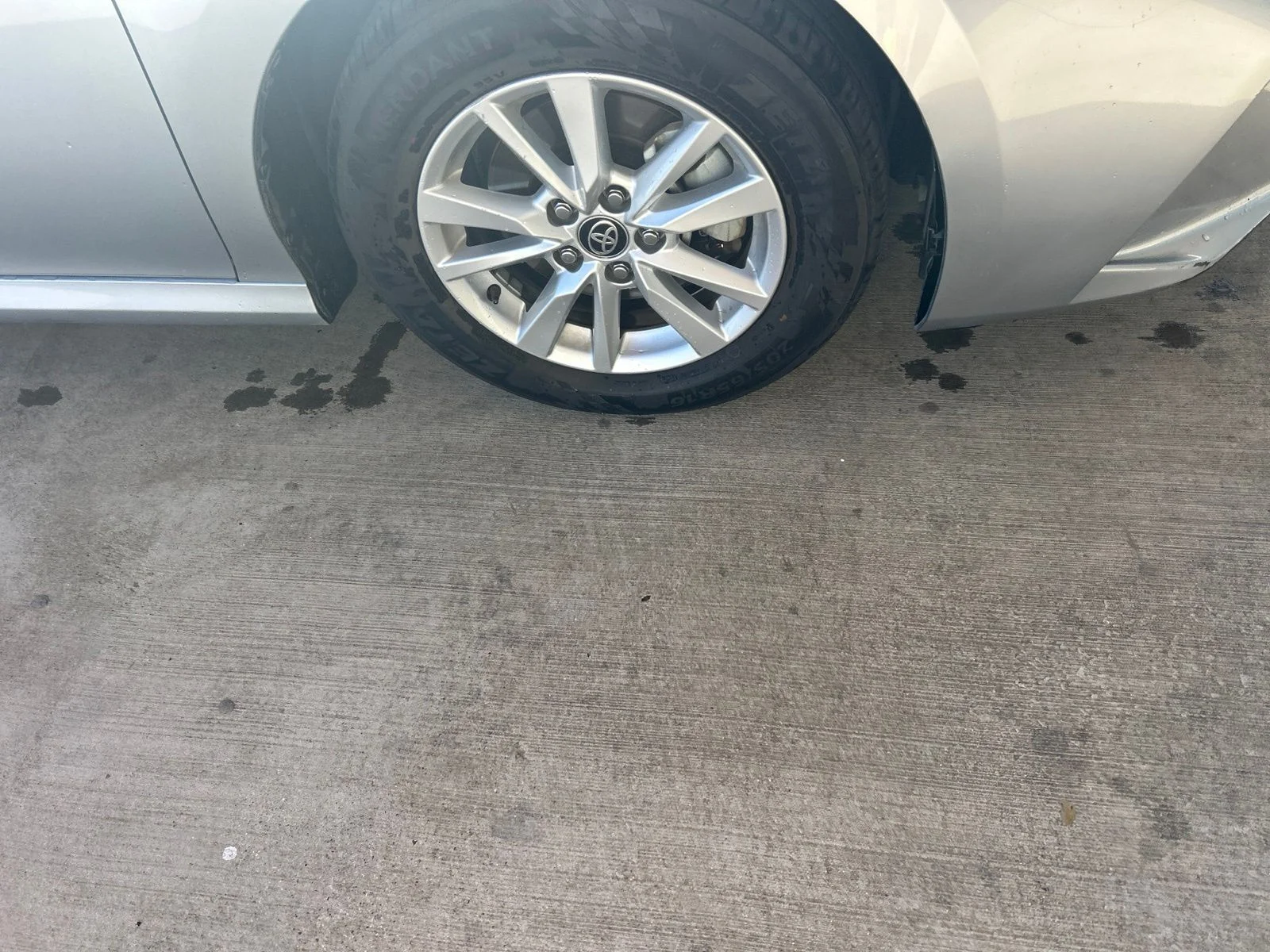 Used 2025 Silver Toyota LE image 5