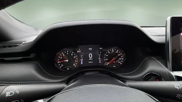 Used 2023  Jeep Altitude image 15