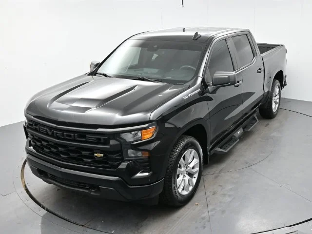 Used 2023 BLACK Chevrolet Custom image 33